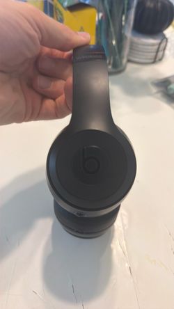 All black BEATS wireless headphones (Solo3)