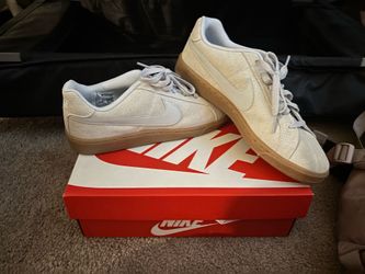 Women’s Nike court royale suede