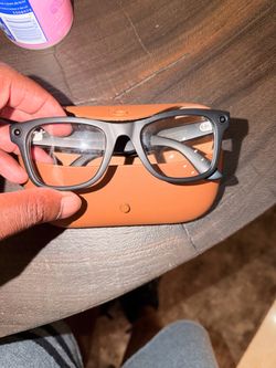Translucent Meda Ray-Ban with Leather charging Sunglasses Case