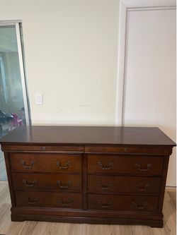 Solid Wood 8-Drawer Dresser – Cherry Finish
