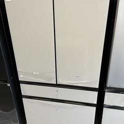 Samsung Bespoke 4 Door Refrigerator With Beverage Center In White Glass