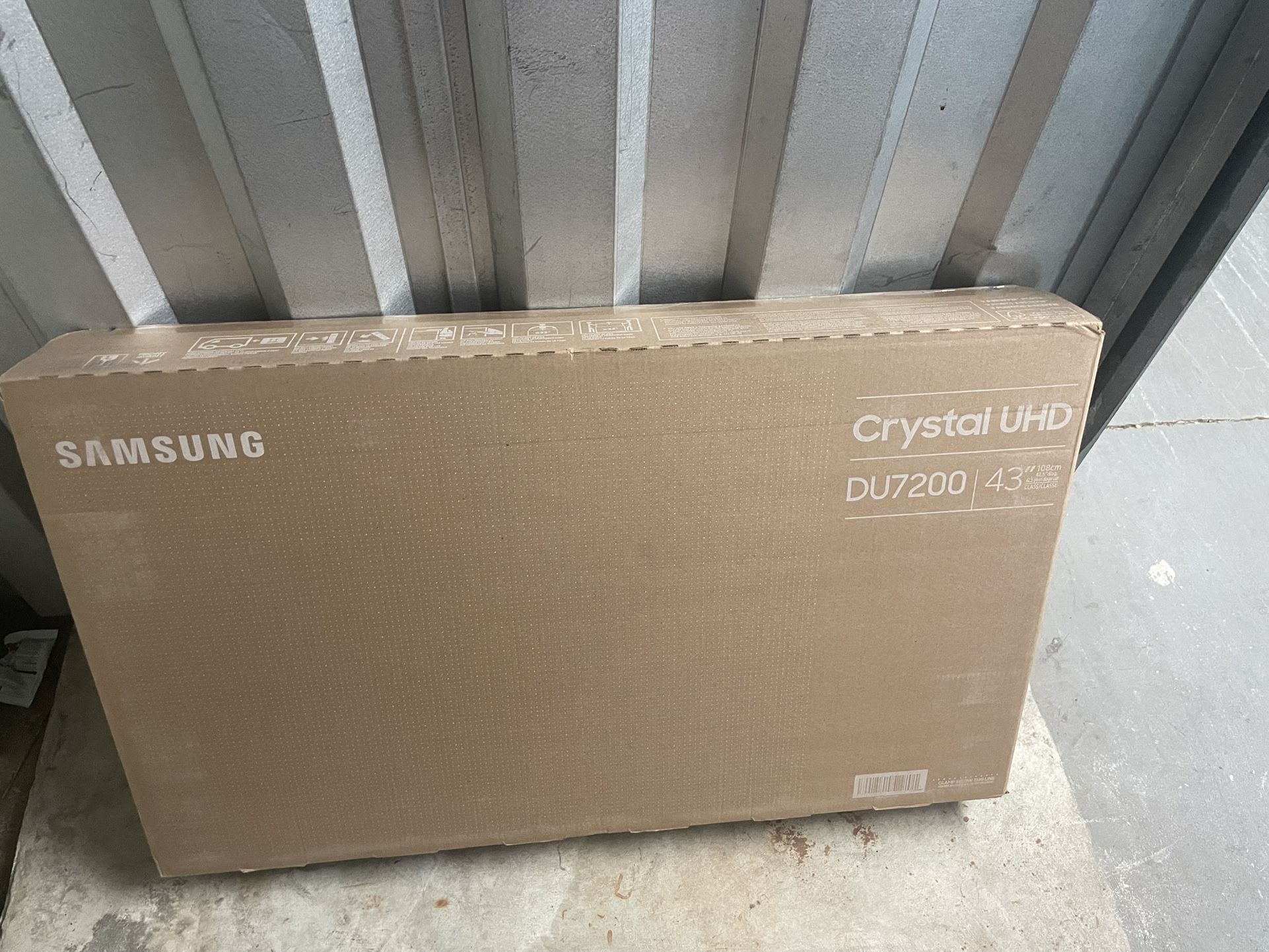 43’ Samsung Class DU7200 Crystal UHD 4K Smart Tizen TV