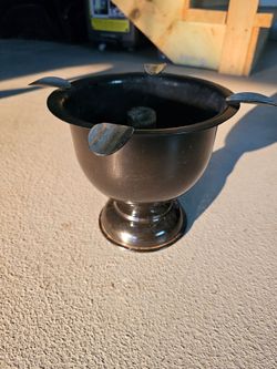 Stinky ash cigar ashtray