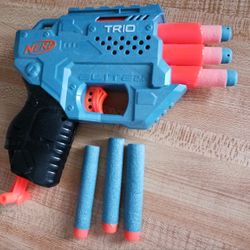 NERF TRIO TOY G*N PLUS 3 EXTRA SPONGY DARTS, CASH ONLY