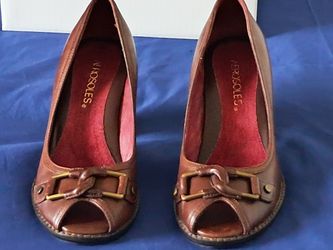 WOMEN'S SHOES