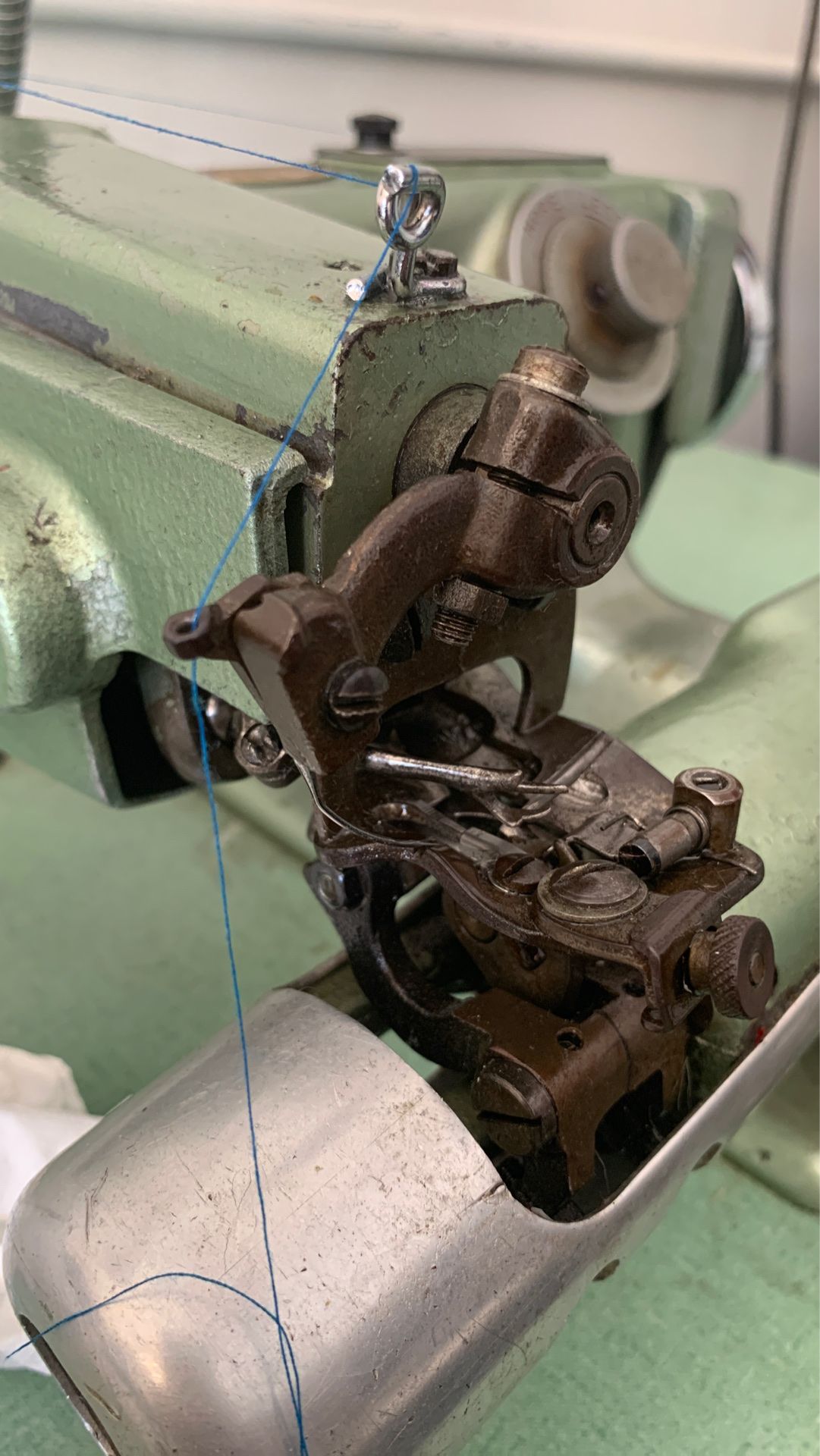 Rex 618 industrial sewing machine. Great for hemming for Sale in Las