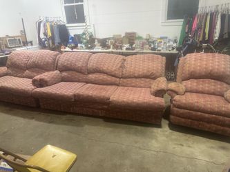 Couch set asking 500 pick up in vale nc no holds