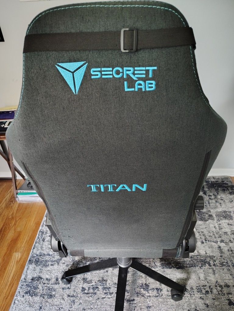 SECRETLAB TITAN GAMING CHAIR