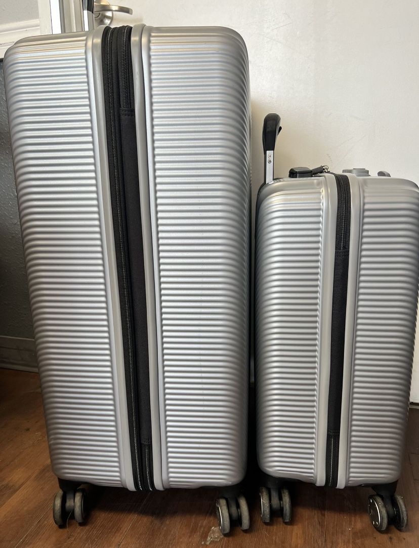 Samsonite Luggage Set Of 2, Like New!!! 