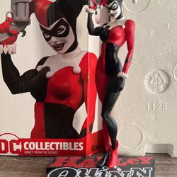 Harley Quinn, red and white and black DC collectibles statue 20 years new
