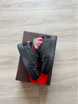 Size 8C jordan 1 low