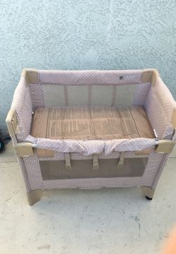 Arm’s reach Co-sleeper