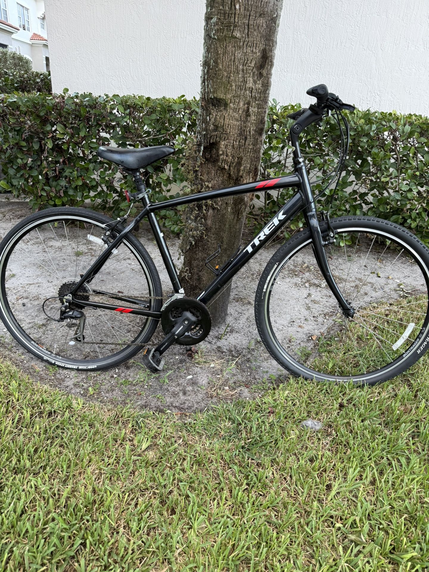 Trek Verve3 large frame 700 wheels 27 speed brand new condition