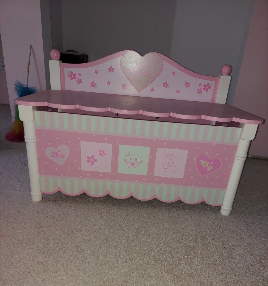 Little Girls Toy Chest