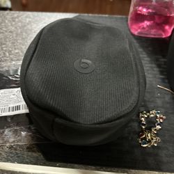 Beats Wireless Headphones With Case 
