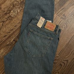 New!!! Men’s Levi’s 559 Size 38x32