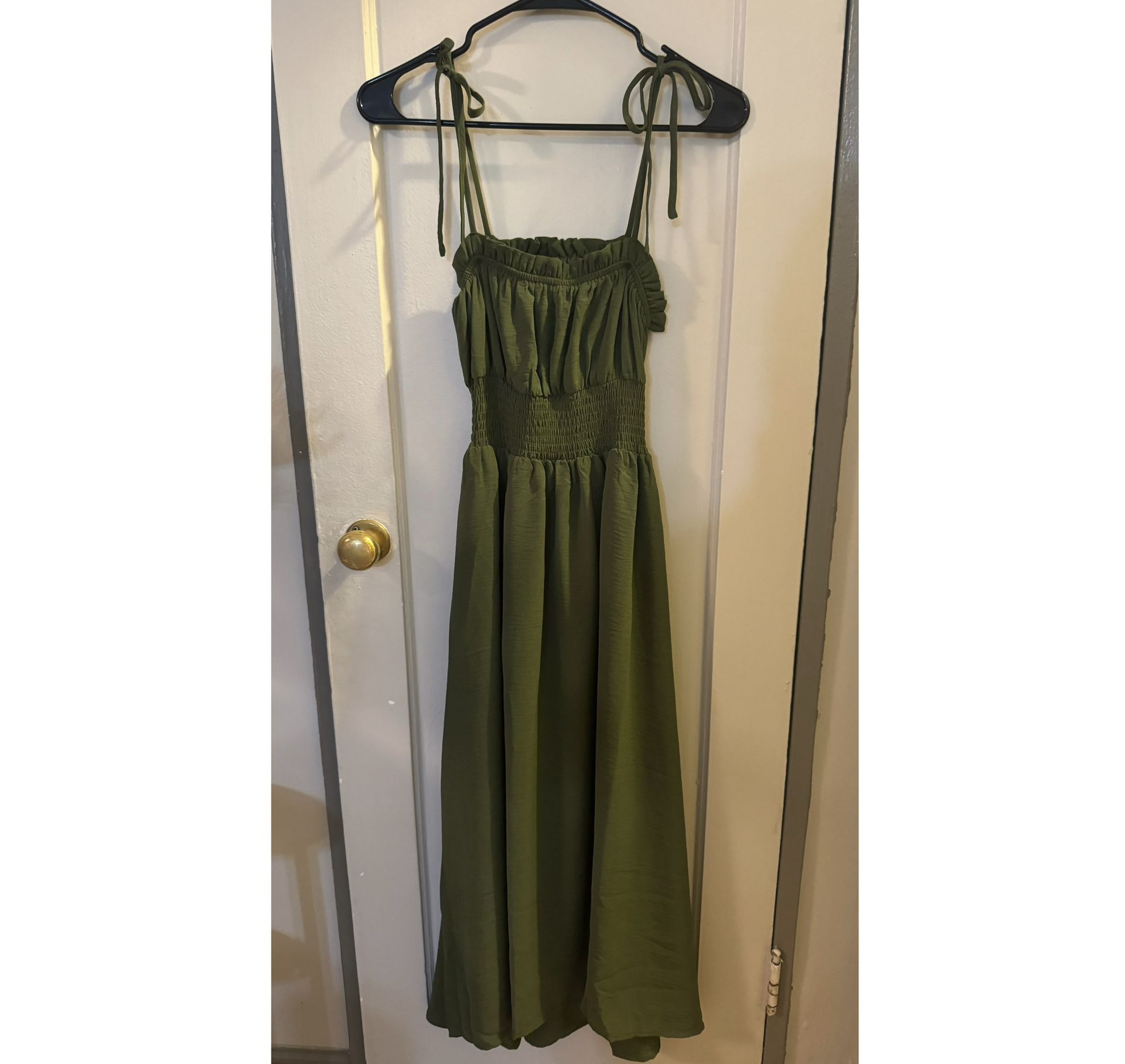 Brand new Forever 21 Peasant Dress - Color: Cypress, Size M