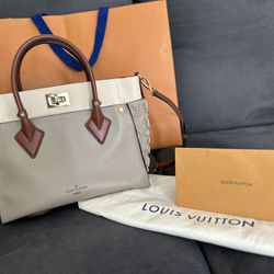 Louis Vuitton Purse for Sale in Hemet, CA - OfferUp