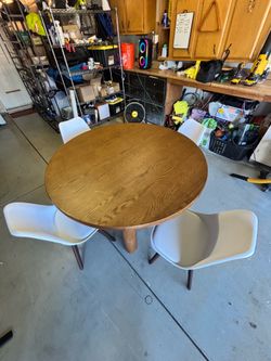 Adel 55.5’’ Dining table with chairs