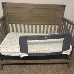 Fisher Price 4-in1 Convertible Crib w/Mattress 