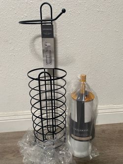Toilet paper holder with cleaning brush