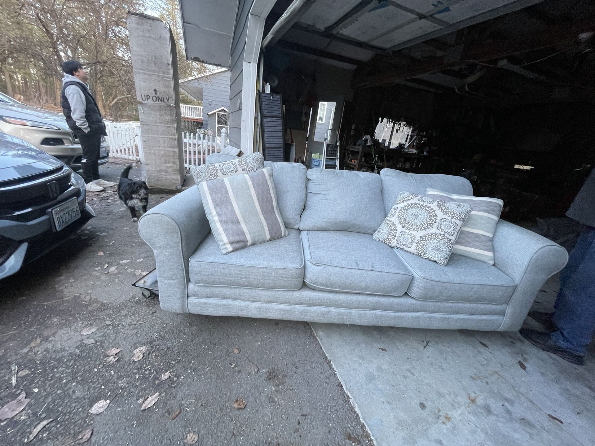 Couch CAN DELIVER