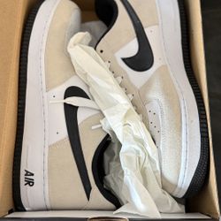 NIKE AIR FORCE 1 '07 LV8