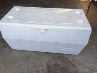 Rubbermaid 102 qt white marine fishing ice chest cooler for Sale in