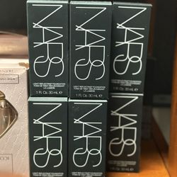 NARS light Reflecting Foundation 