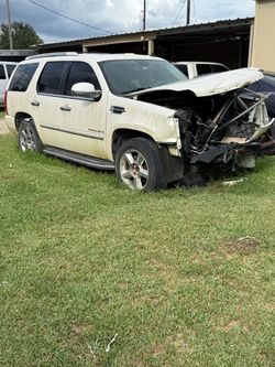 White cadillac 2008