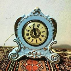 RELOJ  ELÉCTRICO ANTIGUO DE PORCELANA 