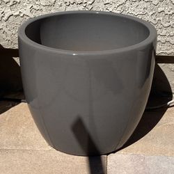 New Ceramic Pottery Planter Plant Pot Glossy Dark Finish Sleek Modern Contemporary Style