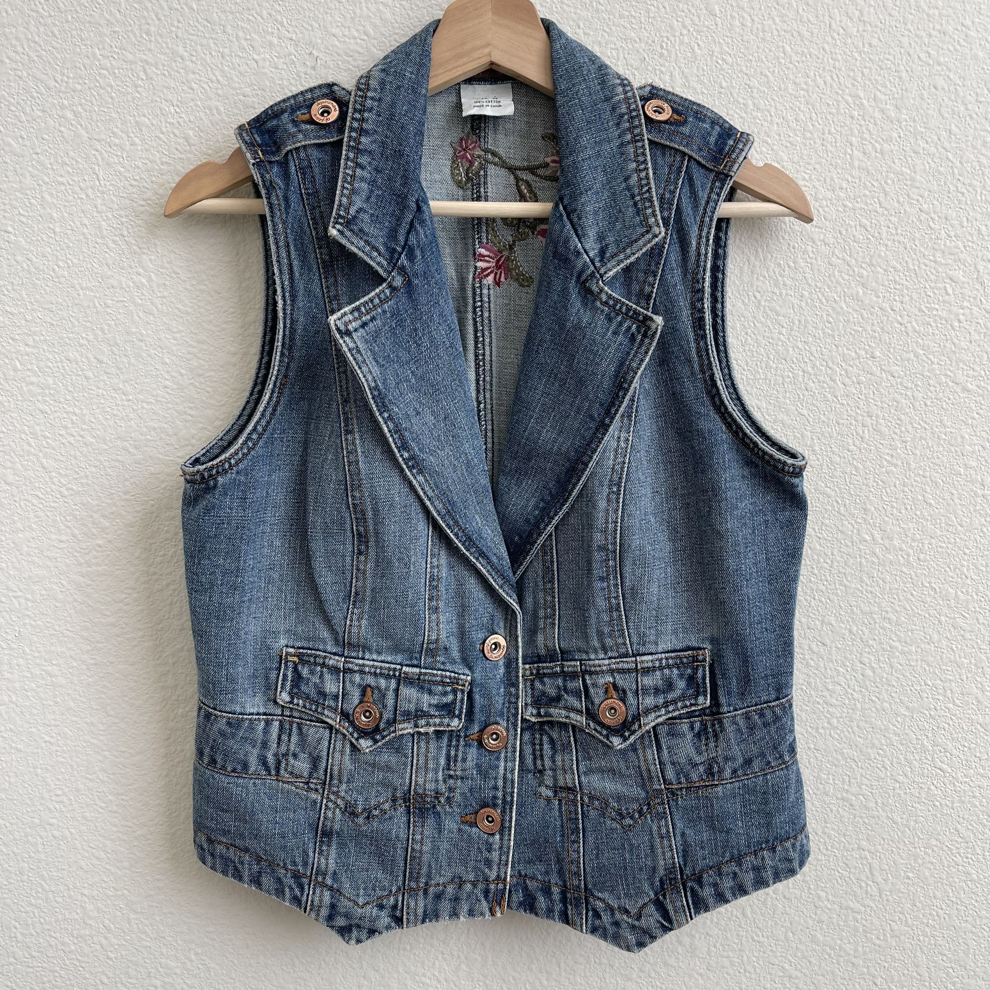 Western Light Wash Denim Embroidered Floral V Neck Sleeveless Button Up Vest Top