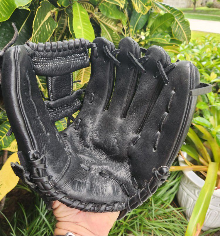 WILSON A500 11.5 BASEBALL GLOVE ALL LEATHER  # A0500BB115XX IN EXCELLENT CONDITION  INFIELD  GLOVE
