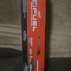 Milwaukee
M12 FUEL INSIDER 12V Lithium-Ion Brushless Cordless 1/4 in. - 3/8 in. Extended Reach Box Ratchet (Tool-Only)