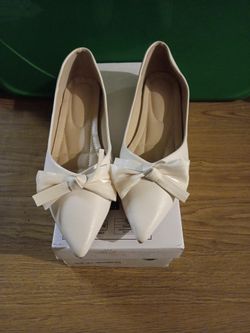 Pointy Toes Slippers Size 8