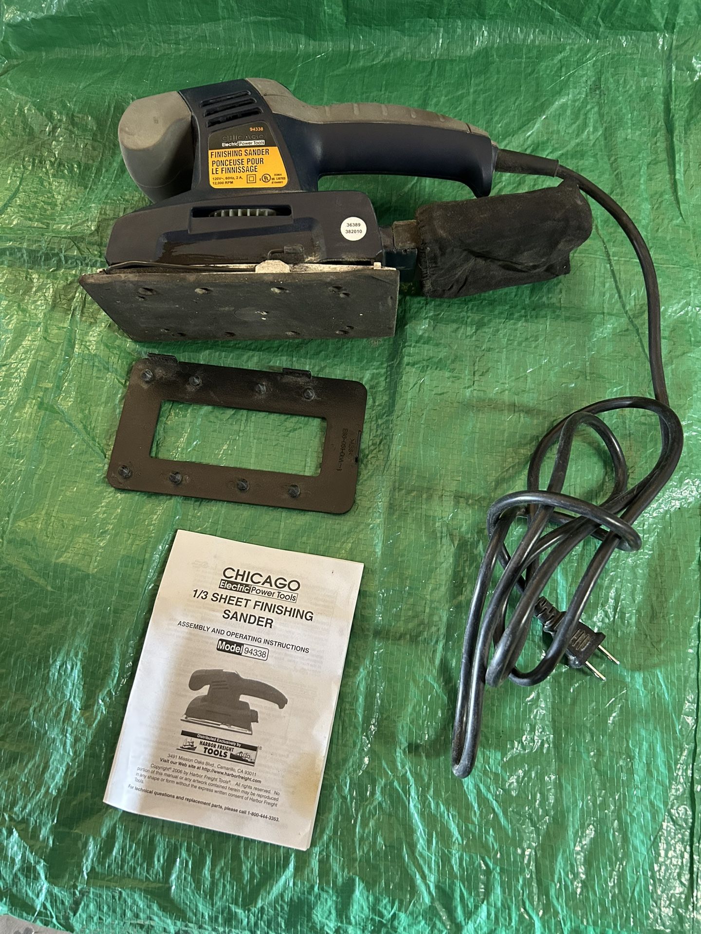 CHICAGO Electric Power Tools - 1/3 Sheet Finishing Sander with Sandpaper