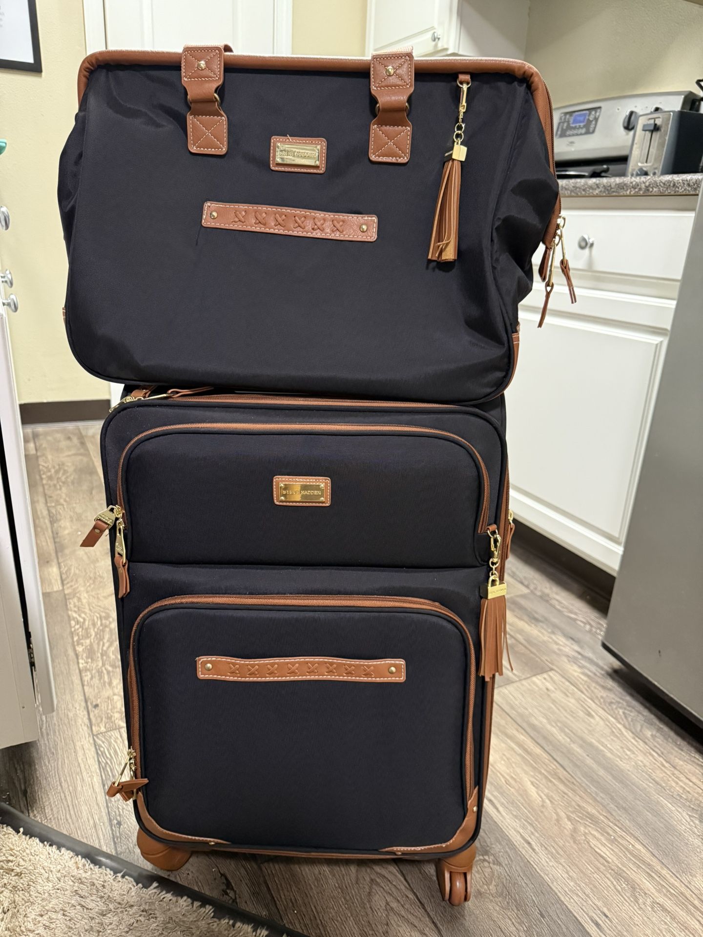 Medium Checked Bag & Personal Item