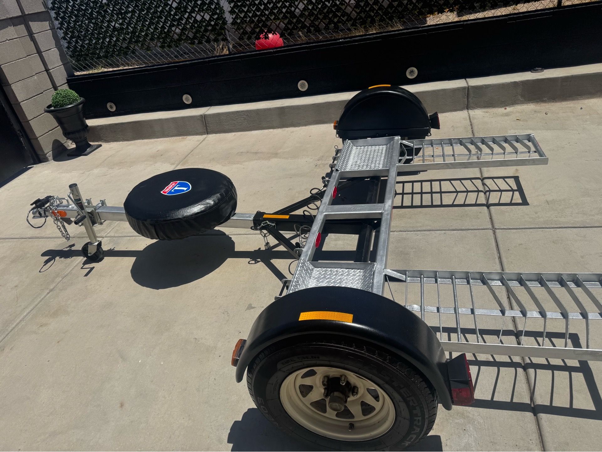 ROADMASTER TOW DOLLY