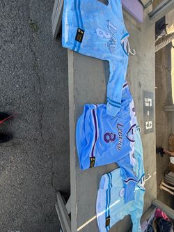 It's a extra large color, blue customize Kobe jersey It's a extra large color, blue customize Kobe jersey