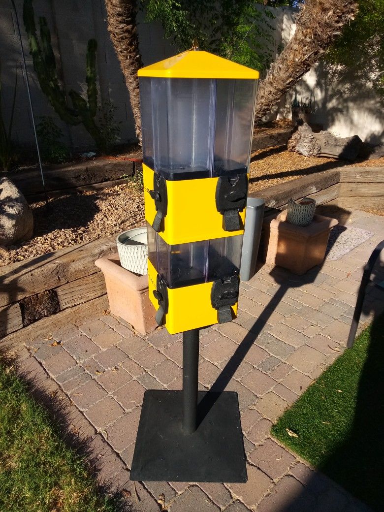 I Turn 8 Compartment Vending Machine