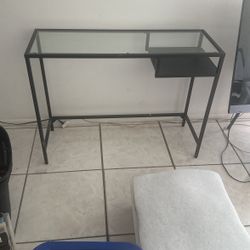 TV TABLE AND CV Or VHS Hold’s 75 Pounds 