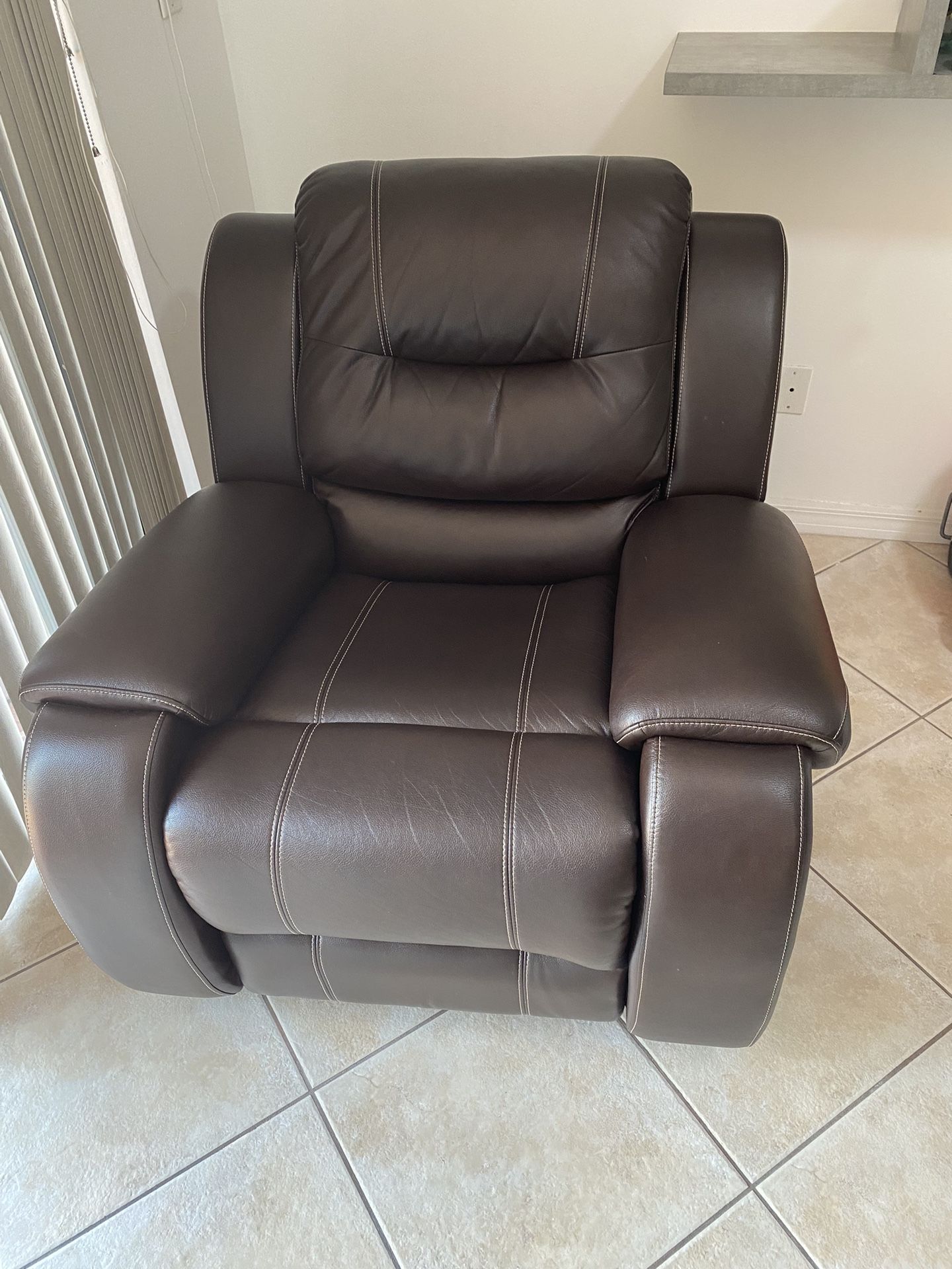 Recliner rocking chair (Butaca Mesedor Reclinable)