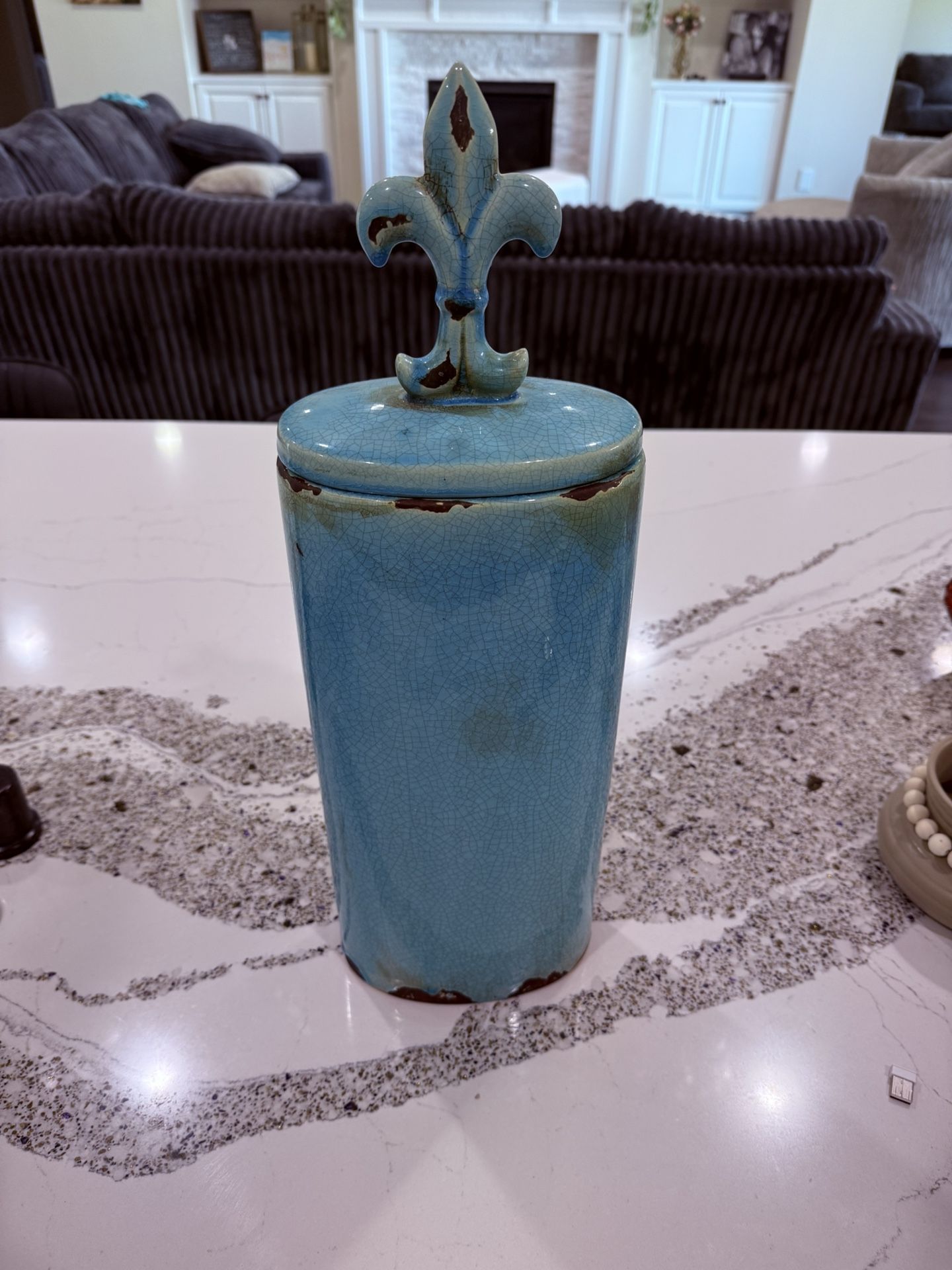 Decor - Blue Vase With Top