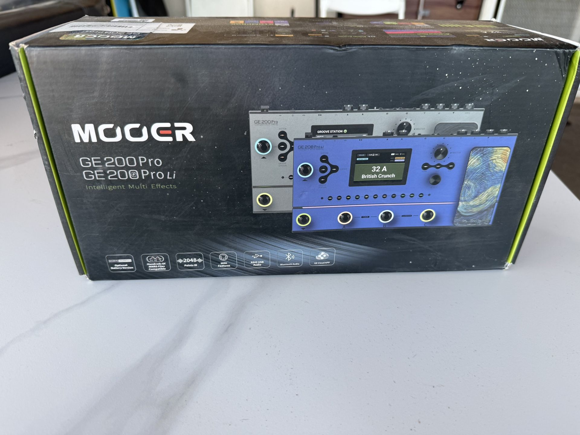 MOOER GE200 Pro Li Amp Modelling Guitar Multi Effects Pedal, Battery Powered, All in One Guitar Processor for Live Show and Studio Recording
