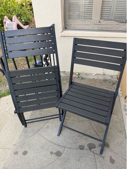 2 Outdoor Metal Folding Chairs