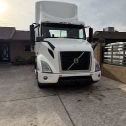2020 Volvo VNR300 Day Cab – 260K Miles – Fleet Maintained – Excellent Condition
