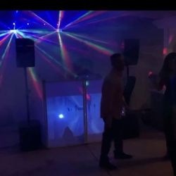 equipo de dj, iluminación, máquina de humo, MC, Y Mas!