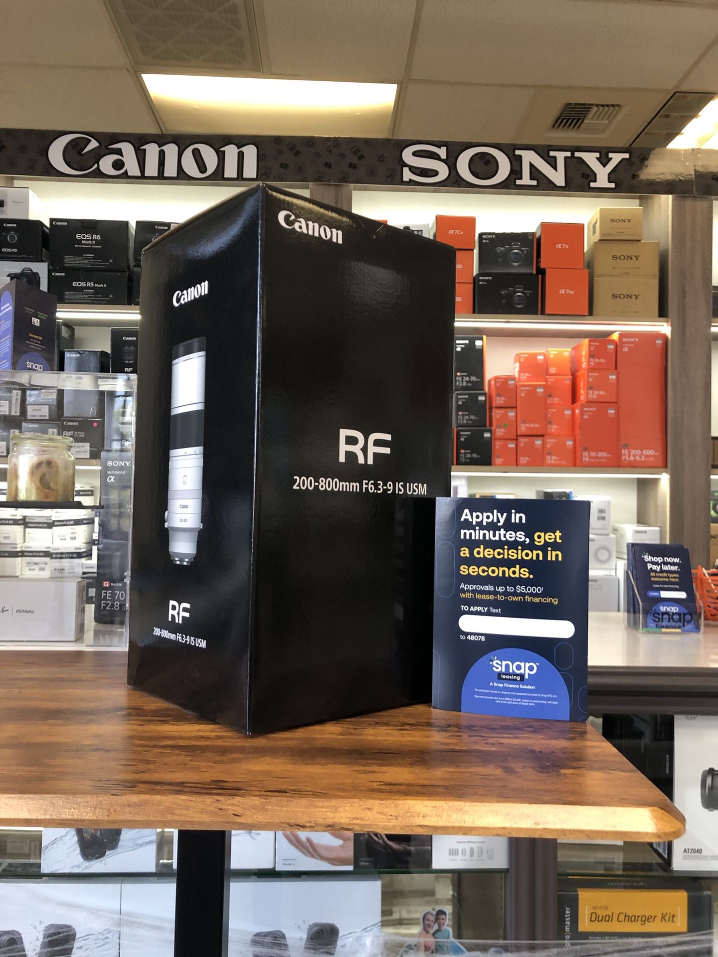 Canon RF 200-800mm F6.3-9 IS USM Lens (Located In Downey, CA)