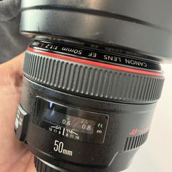 MINT CONDITION 50mm Canon Ef Lense 1.2f USM Lens + Hood